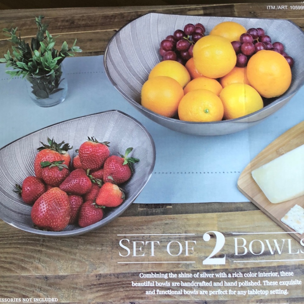 Large and small Decorative display Bowls set